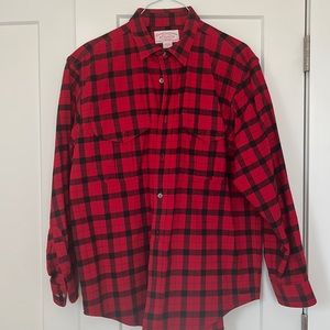 Filson Alaska Guide shirt.Red/Black, size large.  Like new condition.